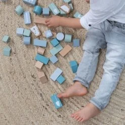Little Dutch Houten Blokkenton Blauw LittleDutch -Overdekte Speelgoeds Winkel little dutch 4413 blauw houten blokken in ton 4